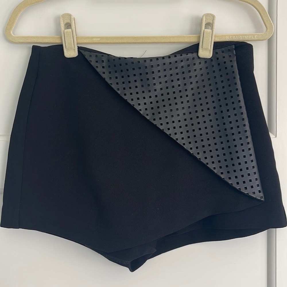 BCBGeneration Black Skort size 6